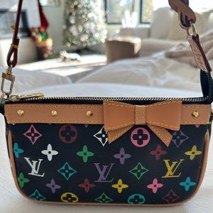 Louis Vuitton Pochette clutch
